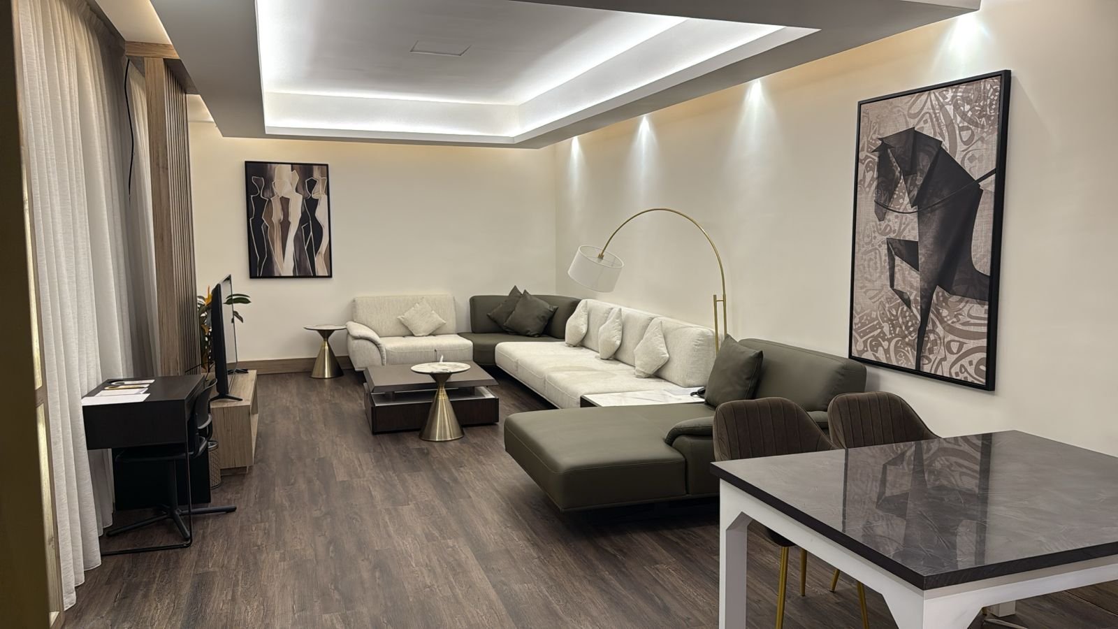 سوبر ديلوكس سويت